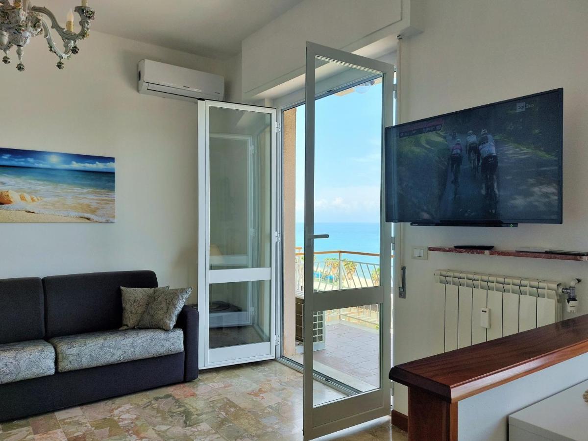 Maremare, Really On The Beach, With Private Parking Savona Dış mekan fotoğraf