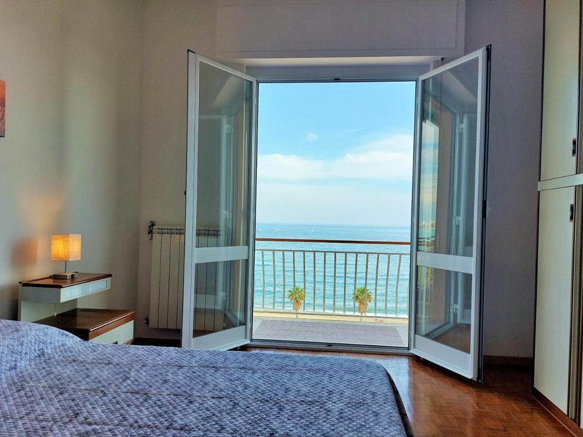 Maremare, Really On The Beach, With Private Parking Savona Dış mekan fotoğraf