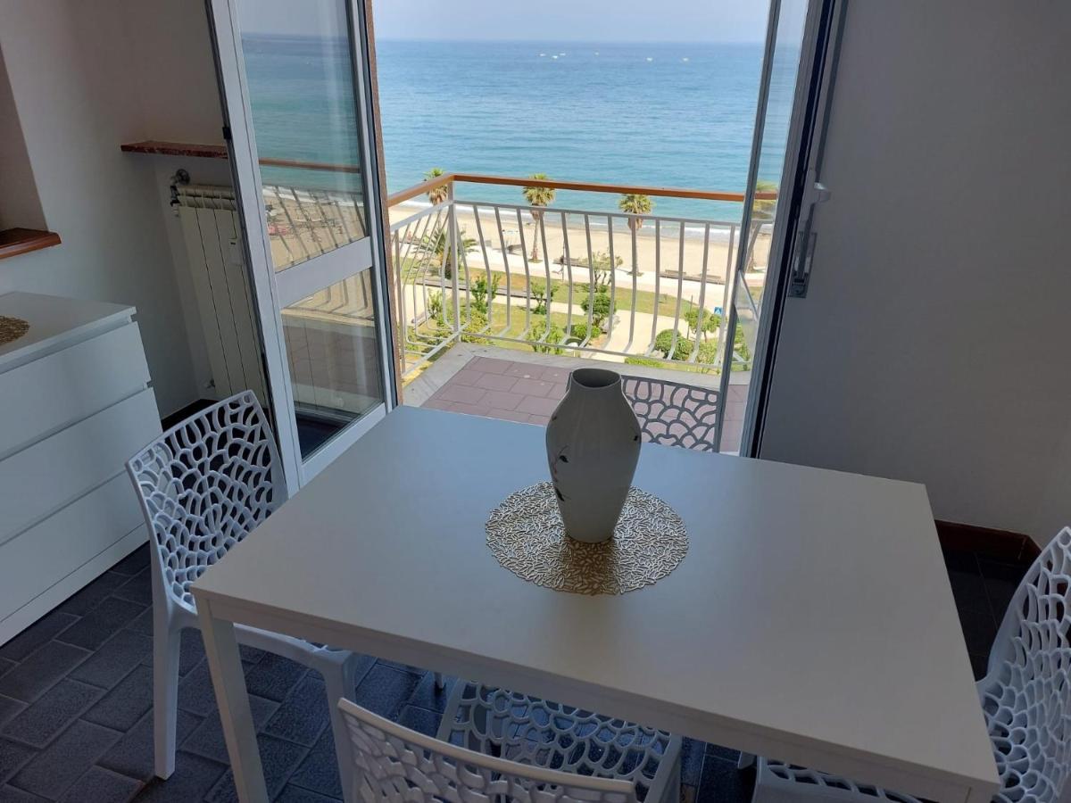 Maremare, Really On The Beach, With Private Parking Savona Dış mekan fotoğraf