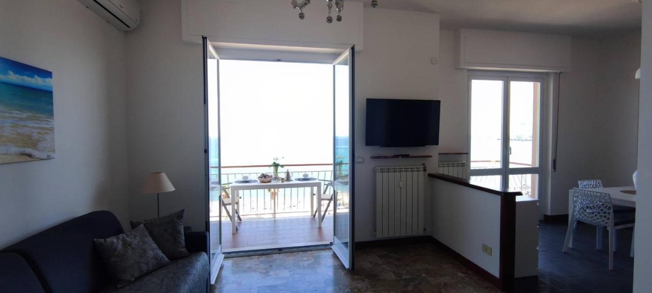 Maremare, Really On The Beach, With Private Parking Savona Dış mekan fotoğraf