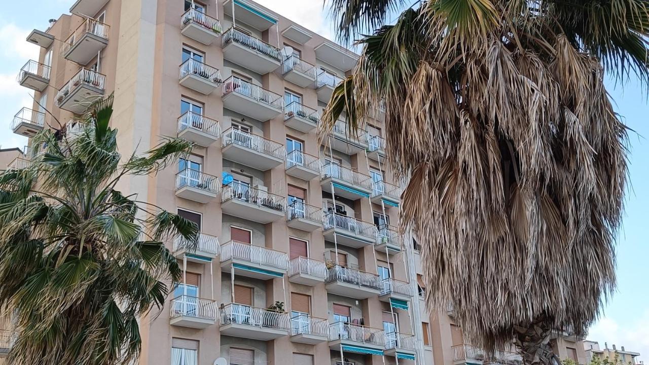 Maremare, Really On The Beach, With Private Parking Savona Dış mekan fotoğraf