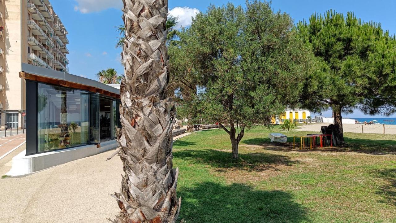 Maremare, Really On The Beach, With Private Parking Savona Dış mekan fotoğraf