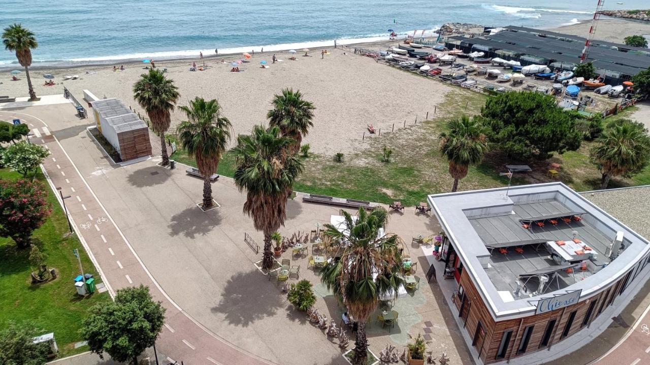 Maremare, Really On The Beach, With Private Parking Savona Dış mekan fotoğraf