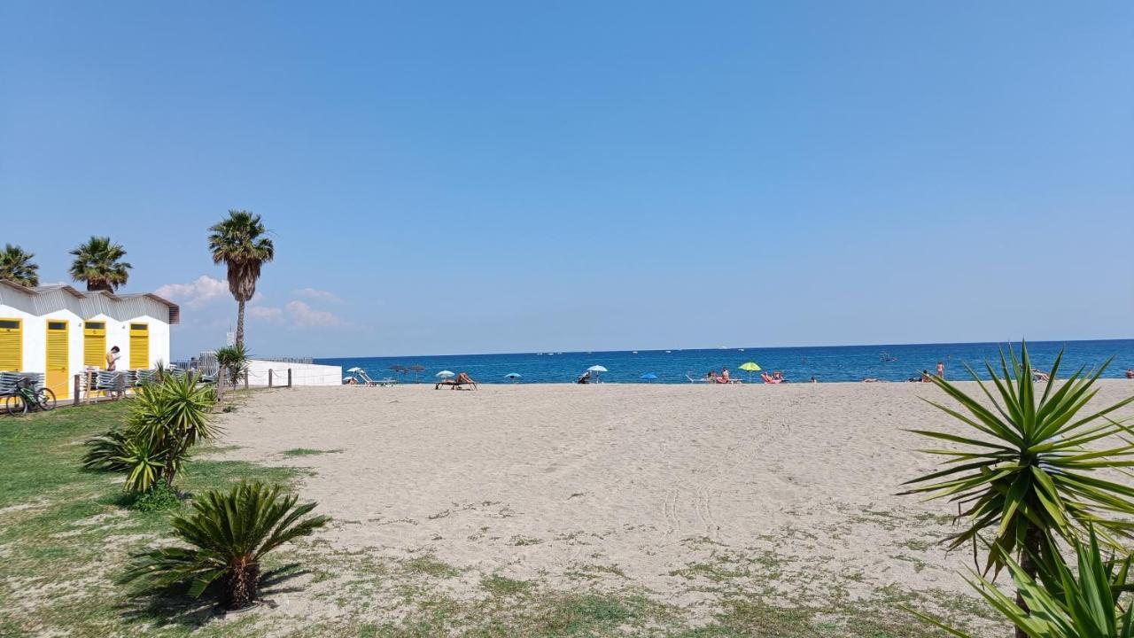 Maremare, Really On The Beach, With Private Parking Savona Dış mekan fotoğraf